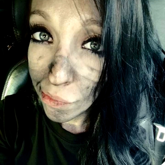 Meet your Posher, Becca!! - Picture 3 of 4